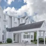 Manistee hotel - Microtel